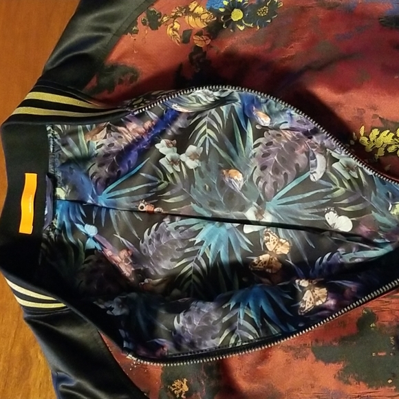 TALLIA Bomber - Picture 4 of 7